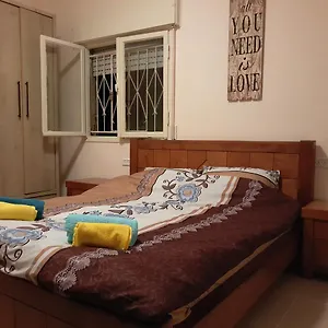 3 Stairs Only To Cozy Flat On Hillel St , חיפה ישראל